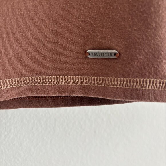 Hollister Must-Have Collection Brown Baby Tee Size Large - Picture 2 of 9